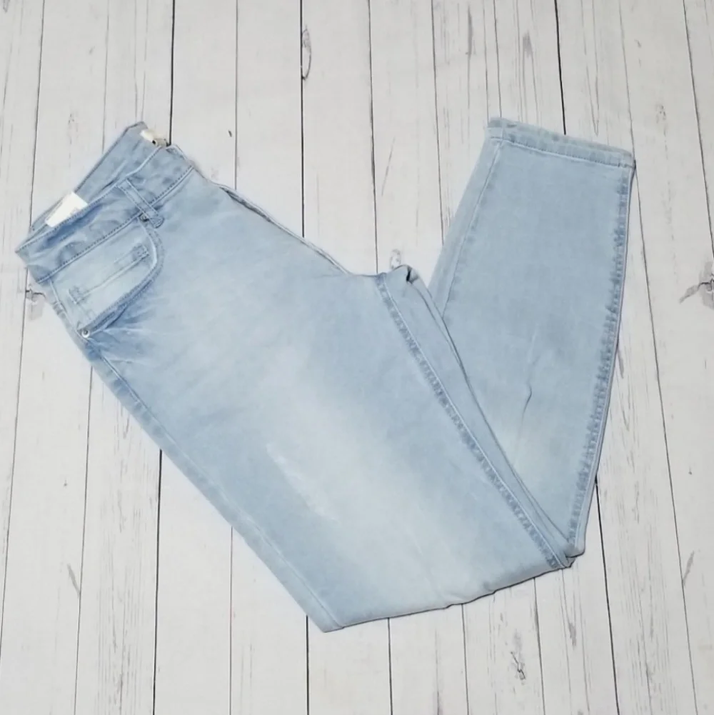 FOREVER 21 Mid Rise Light Denim Skinny Jeans - Picture 3 of 8